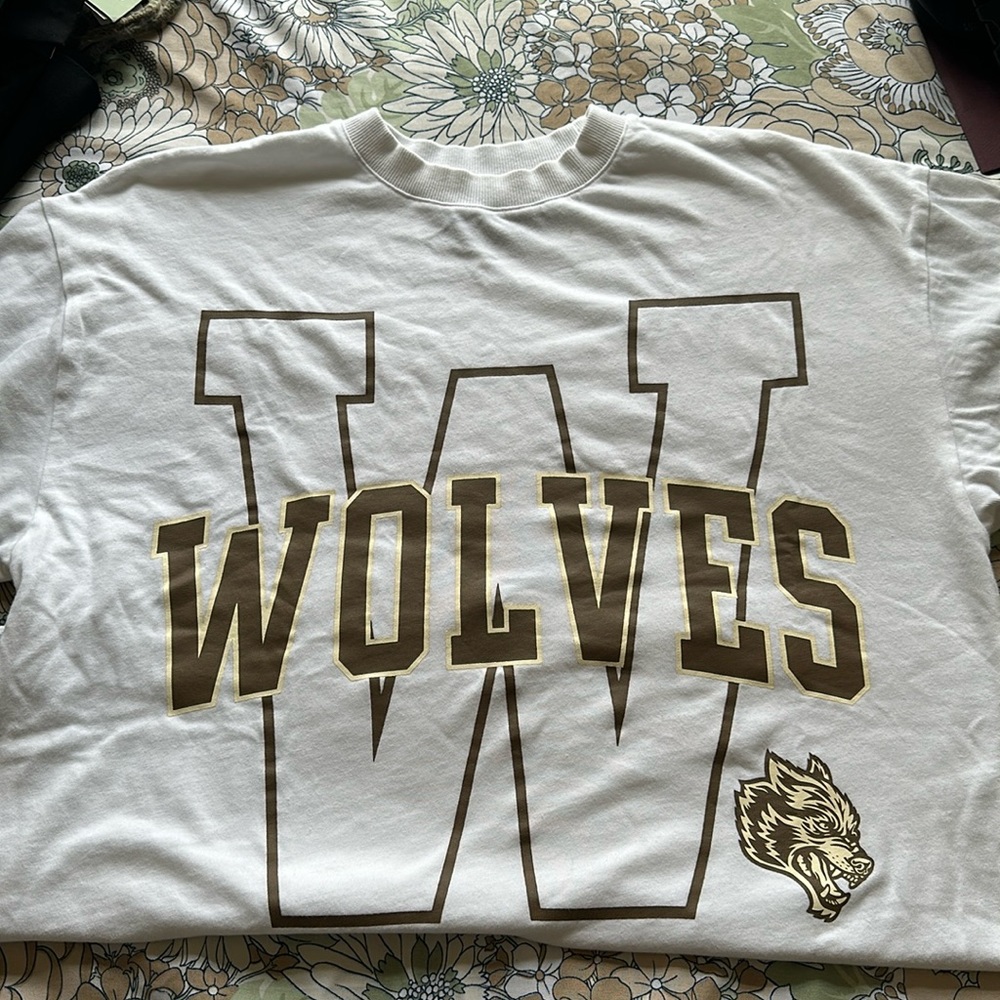 White wolves t-shirt